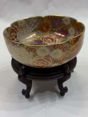 Japanese Satsuma Millefleur Thousand Flowers Lobed Porcelain Bowl with Stand